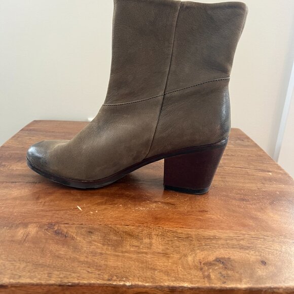 Olive Green Leather Boot - Size 40 - Picture 2 of 4